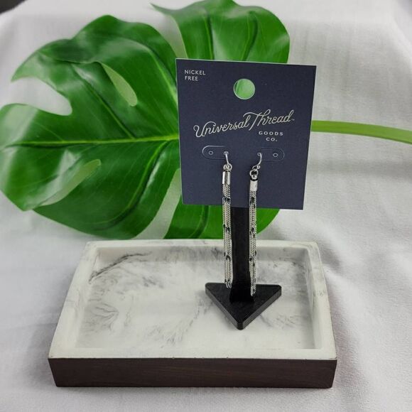 Universal Thread Dangle Earrings - Picture 1 of 1